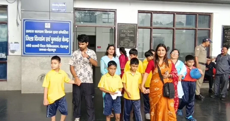 केंद्र में विशेष थेरेपी से निखर रही दिव्यांग बच्चों की प्रतिभा
