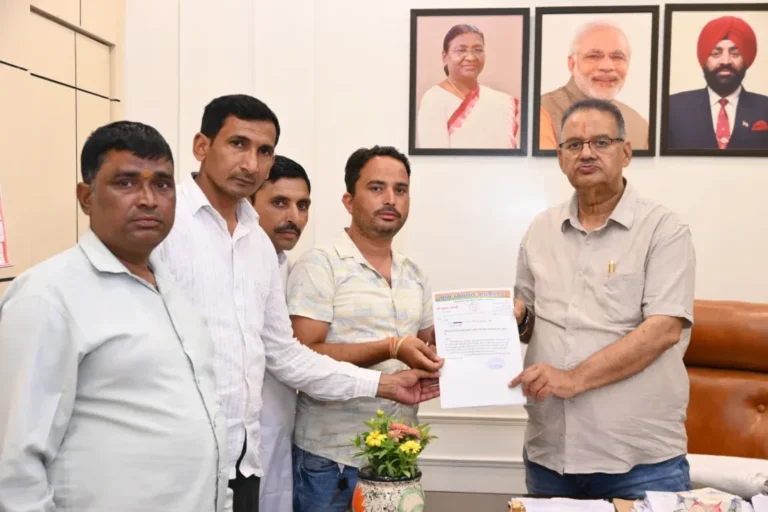 बरसात से पहले कार्लीगाड़ से हटेगा आपदा का मलबा, मंत्री गणेश जोशी ने अधिकारियों को दिए निर्देश