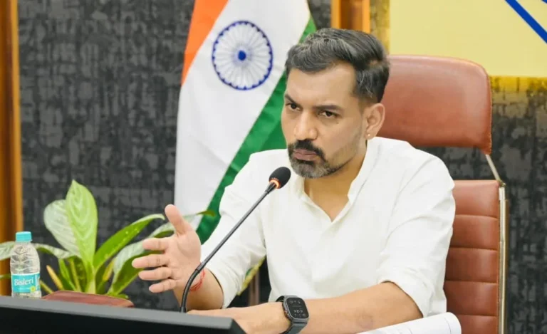Dehradun: मुख्यमंत्री घोषणाओं में देरी पर डीएम सख्त, कई विभागों को जारी किया नोटिस