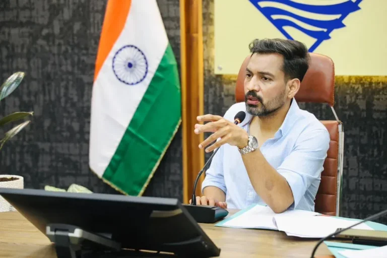 देहरादून- अर्द्धकुंभ 2027 की तैयारियों में तेजी, त्रिवेणी घाट पुनर्विकास समेत कई परियोजनाओं की डीएम ने की समीक्षा