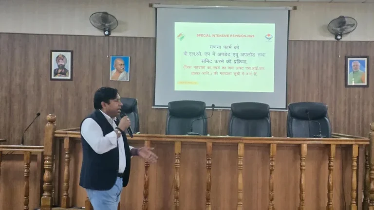 देहरादून: SIR-2026 के तहत घर-घर पहुंचेंगे गणना फार्म, धर्मपुर विधानसभा के बीएलओ को दिया गया विशेष प्रशिक्षण