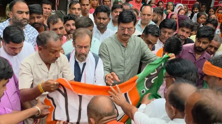 बैरागीवाला हिंसा: बीजेपी नेता विनोद कश्यप का अंतिम संस्कार, अंतिम यात्रा में उमड़ा जनसैलाब