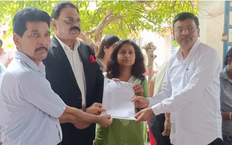 देहरादून- राजकीयकरण पर सरकार का भरोसा, 16 दिन बाद जल संस्थान कर्मचारियों का धरना स्थगित
