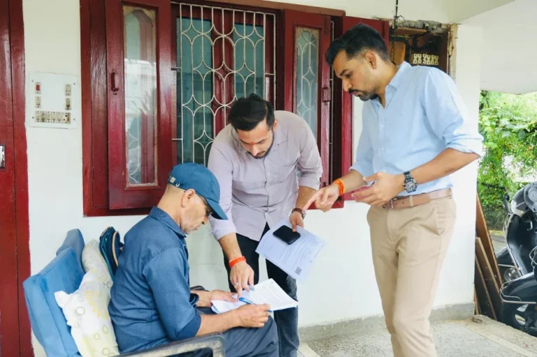देहरादून- डीएम खुद पहुंचे ग्राउंड जीरो, मतदाता सूची पुनरीक्षण अभियान का किया निरीक्षण