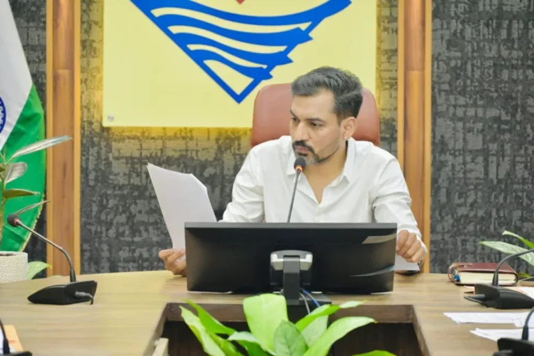 देहरादून में राजस्व वसूली पर डीएम सख्त, लक्ष्य से पीछे विभागों को चेतावनी