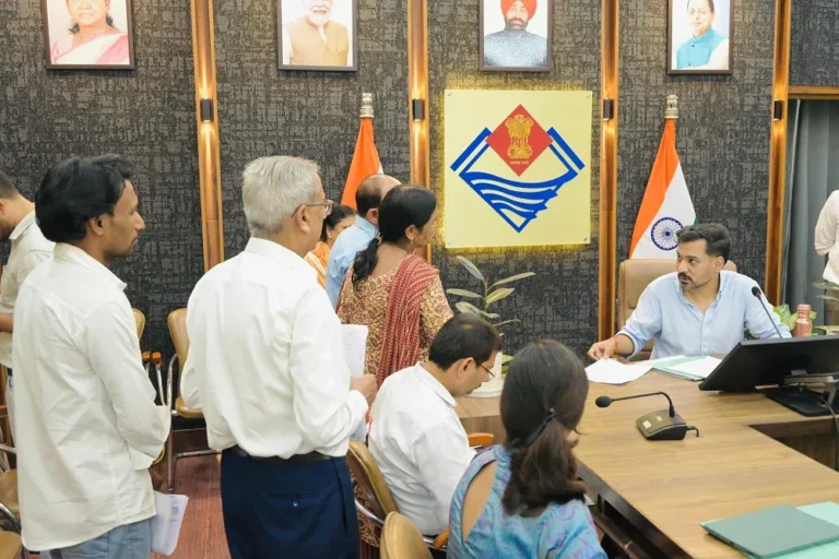 देहरादून- समाधान दिवस में 120 शिकायतें, जर्जर भवन से लेकर भूमि धोखाधड़ी तक मामले उठे