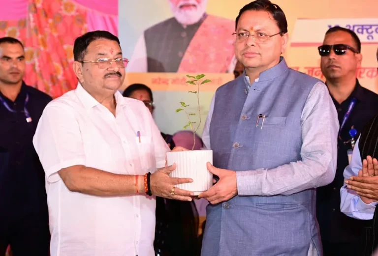 देहरादून- सेवा संकल्प अभियान: तपोवन रोड पर शिविर में पहुंचे सीएम धामी, जनसमस्याओं के समयबद्ध समाधान के निर्देश